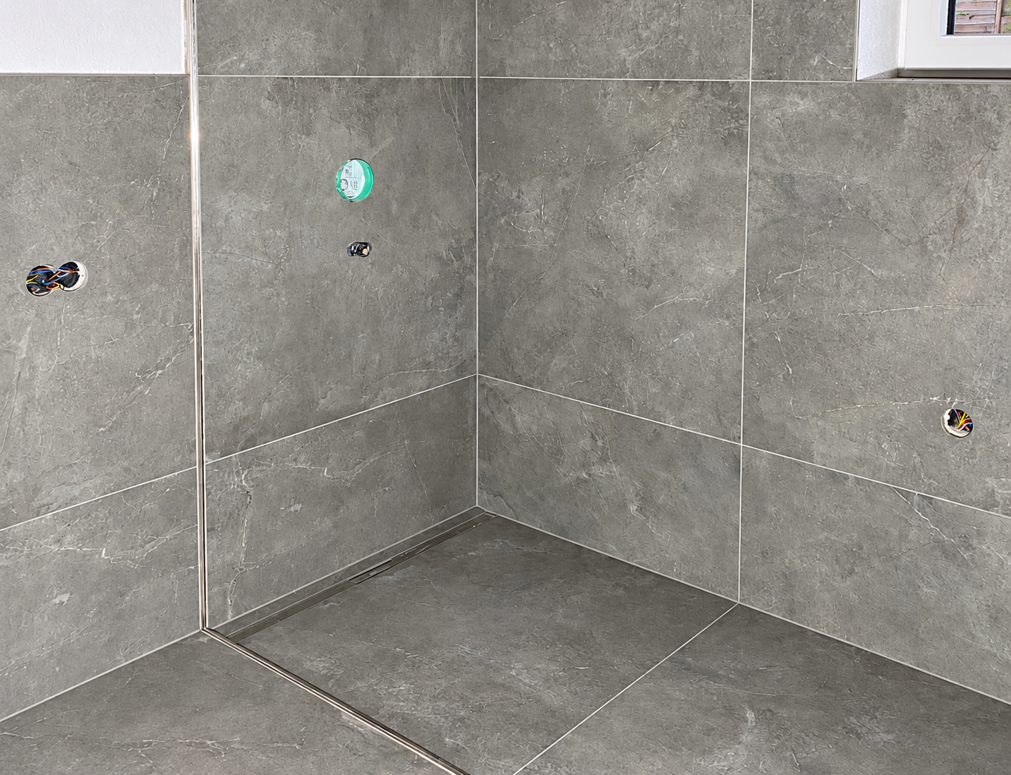 Grey stone-look bathroom tile installation