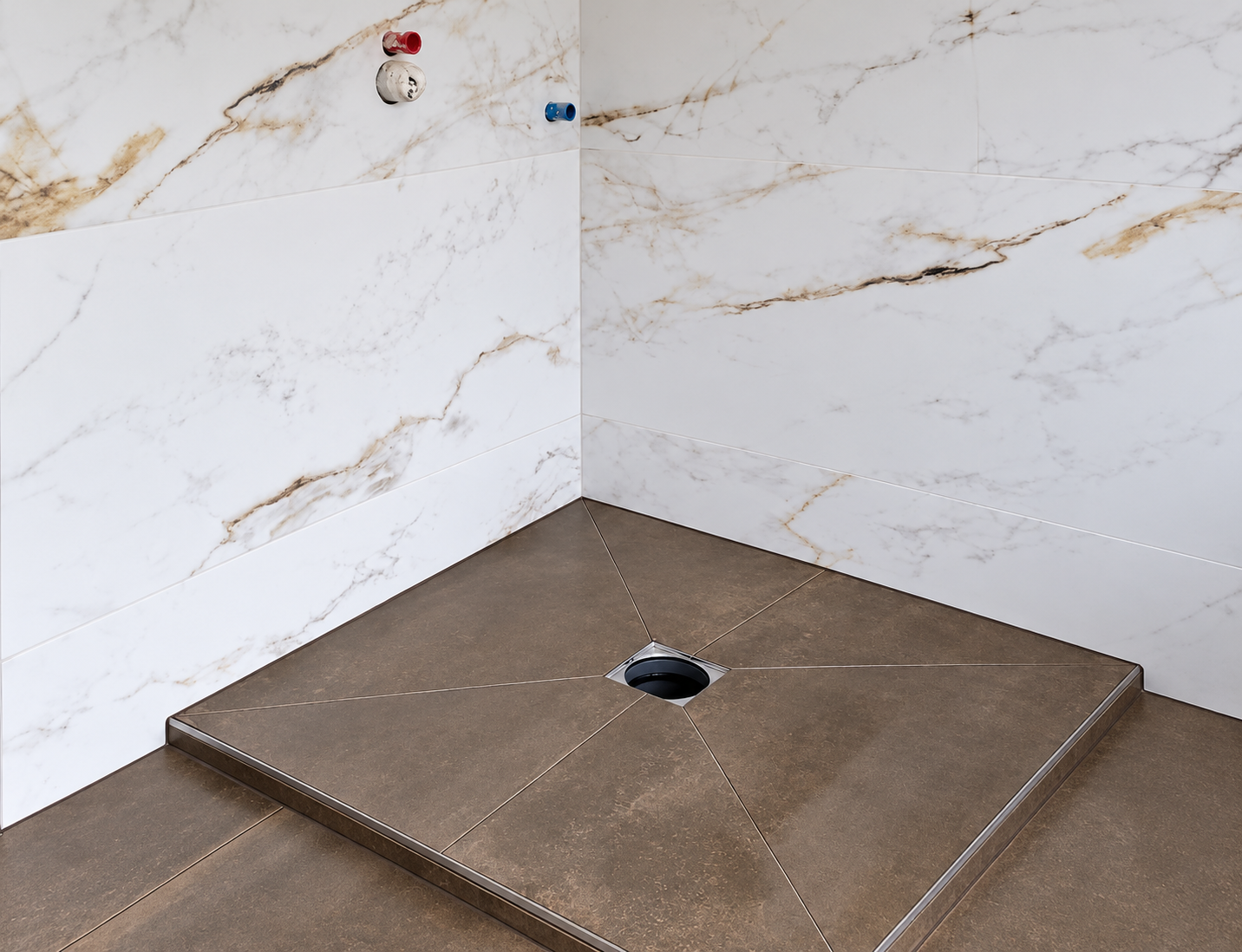 Raised Brown Base, Marble-Look Walls