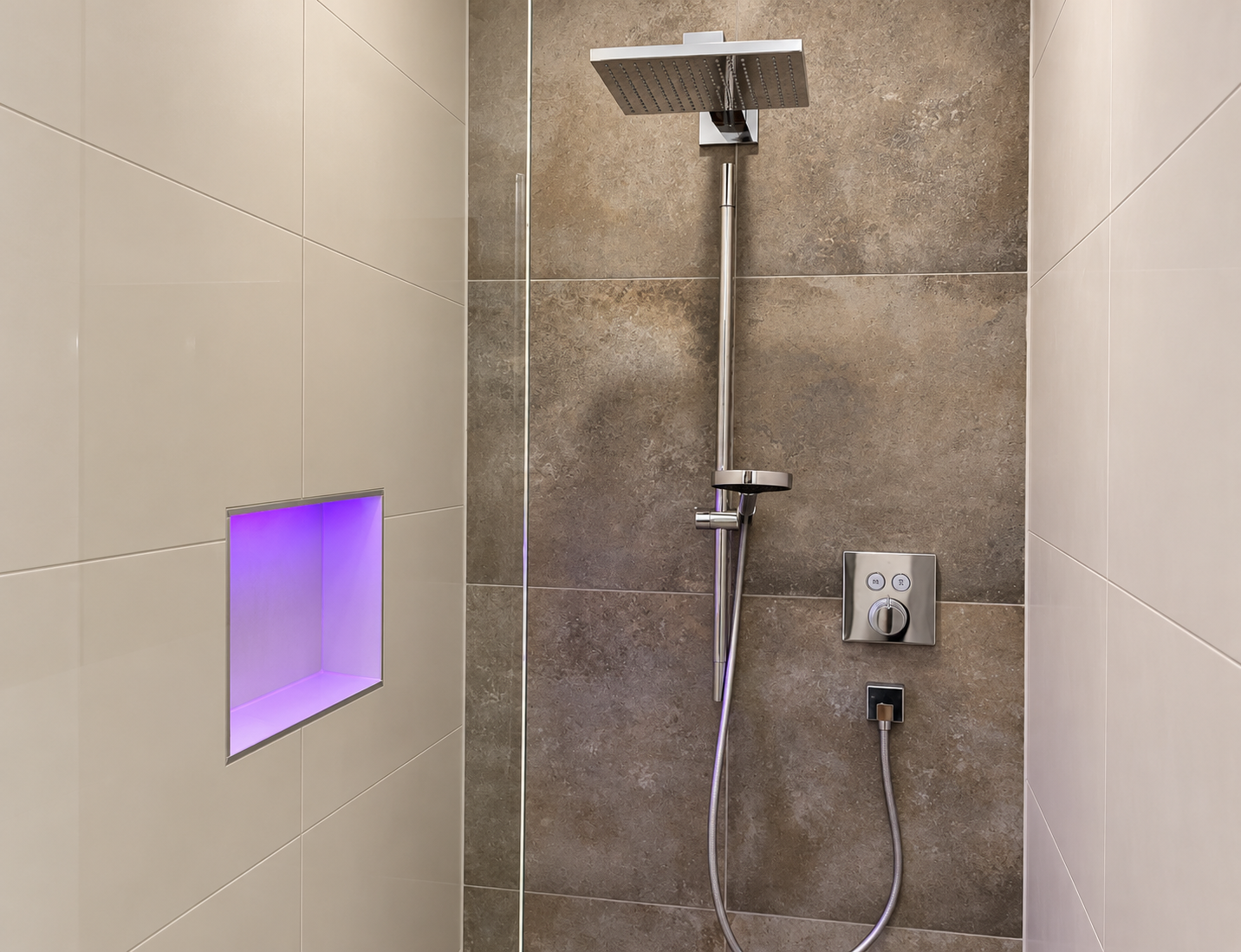 Refined tiled shower with purple niche