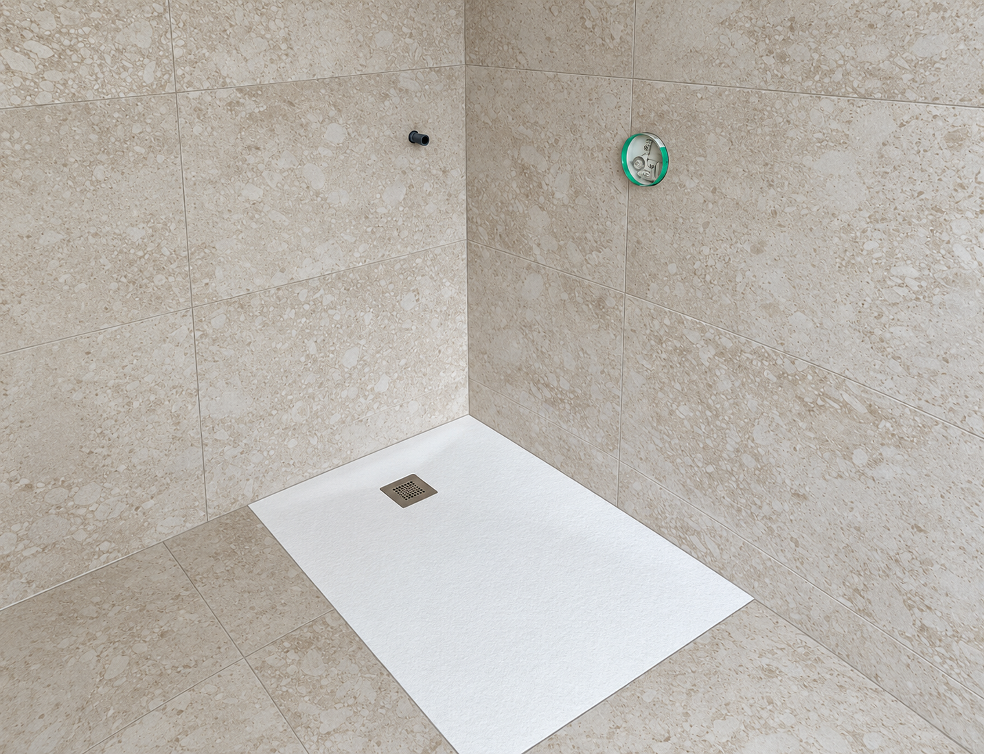 Tiled shower corner with white tray